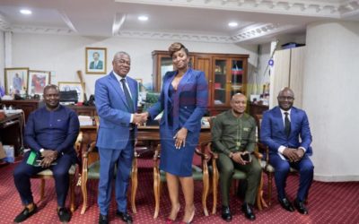 On January 14, 2026, Professor Philémon Zoo Zame, Director General of Cameroon’s Telecommunications Regulatory Board (TRB), held a meeting with Fatim Cissé, newly appointed CEO of IHS Cameroon. During the audience, the TRB Director General welcomed her ap